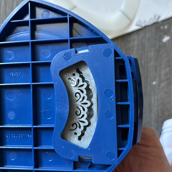 Fiskars circle border punch - Picture 4 of 4